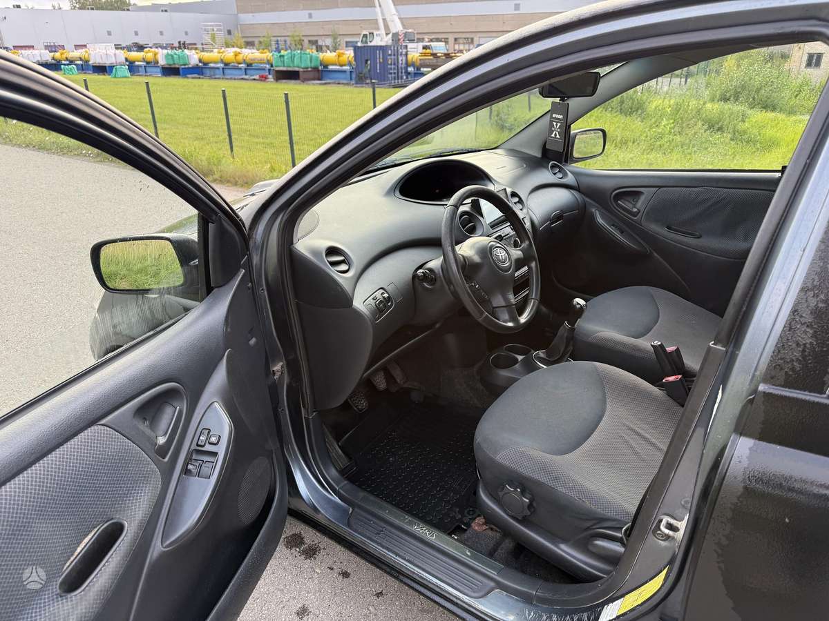 Toyota Yaris - 12