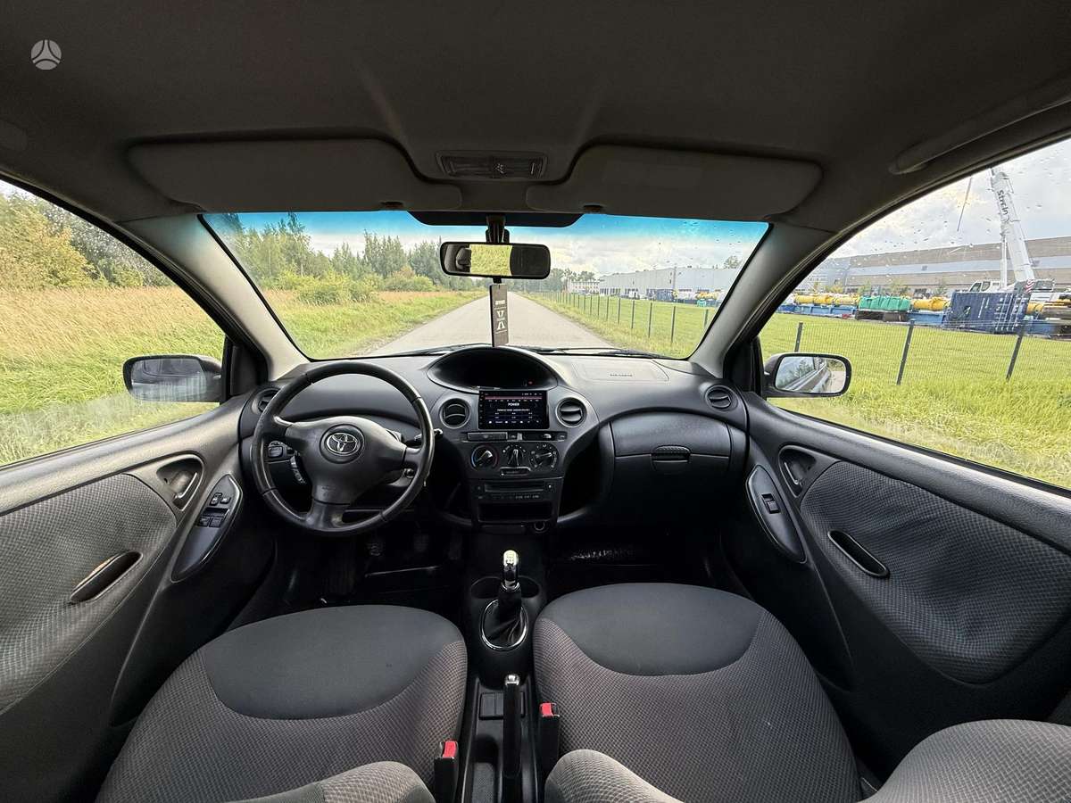 Toyota Yaris - 10