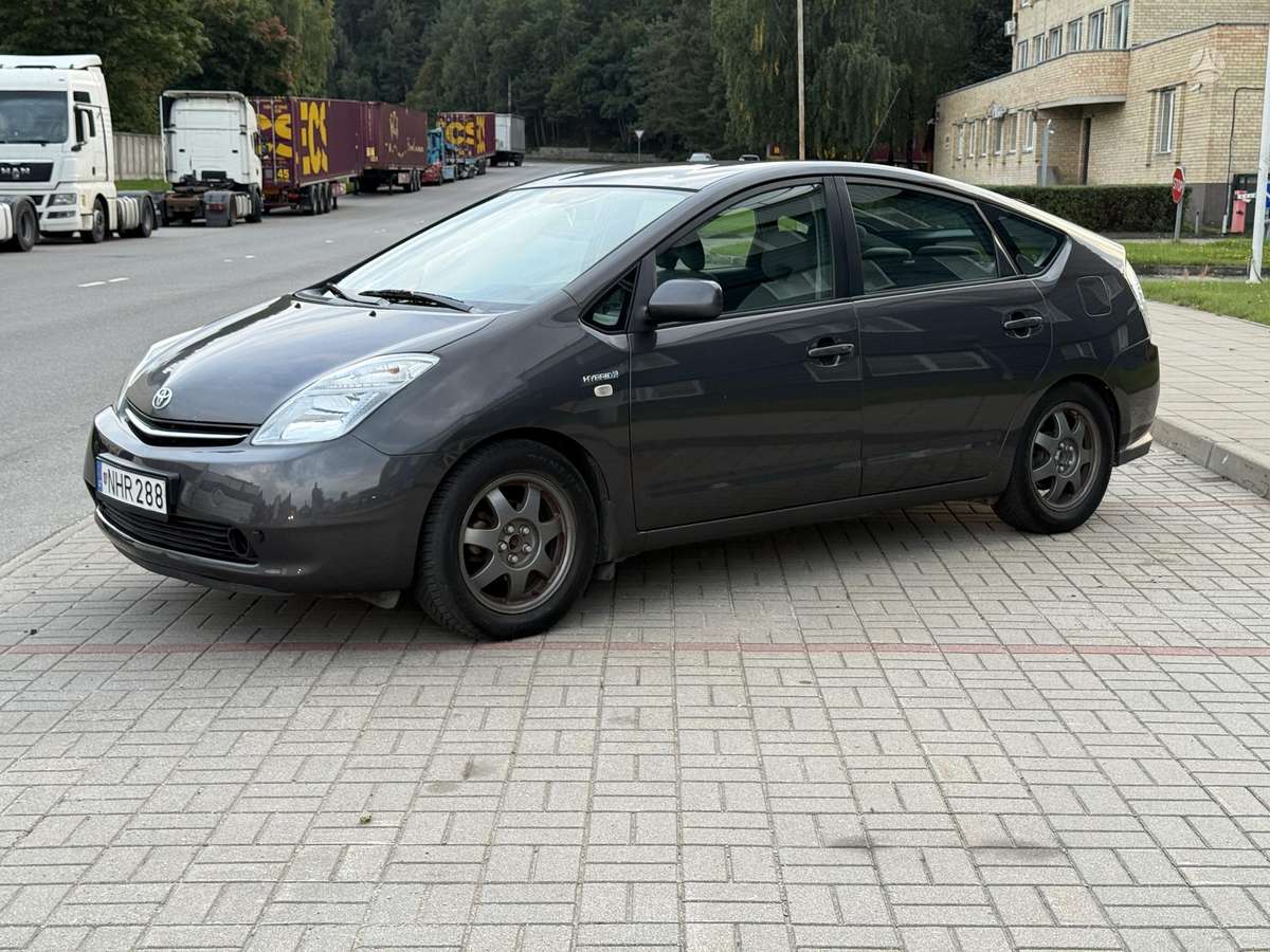 Toyota Prius - 2