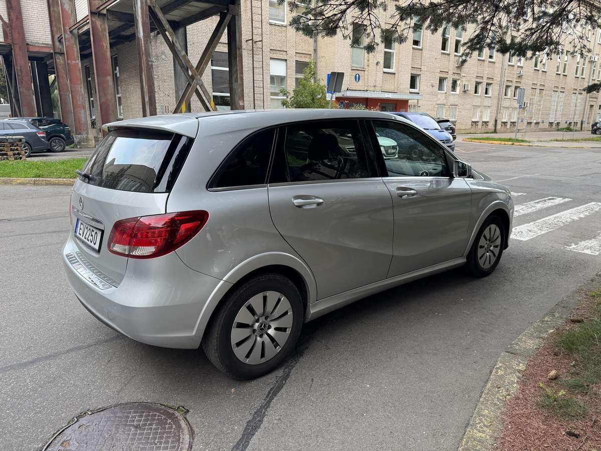 Mercedes-Benz B Electric Drive - 10