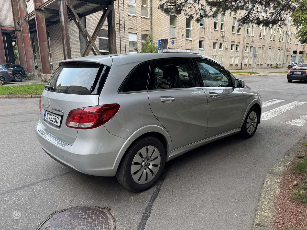 Mercedes-Benz B Electric Drive - 12