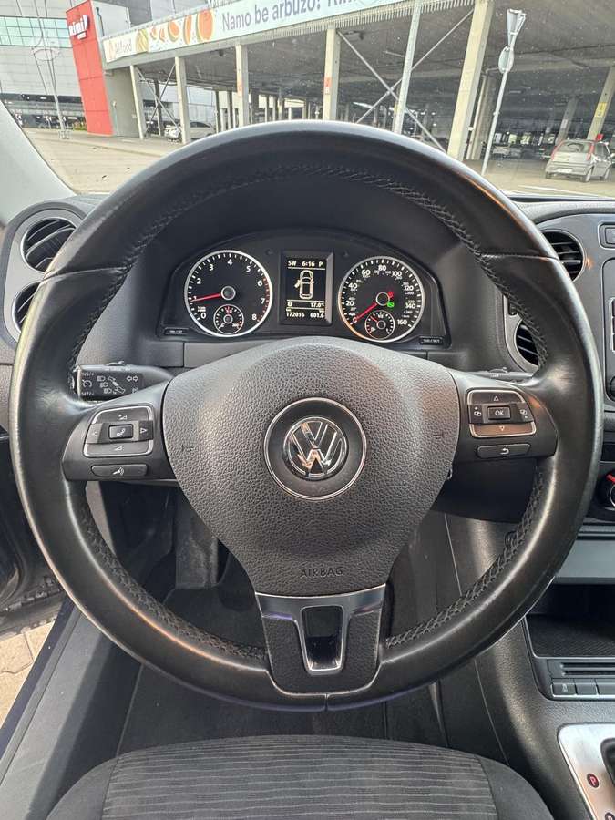 Volkswagen Tiguan - 10