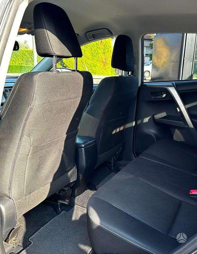 Toyota RAV4 - 8