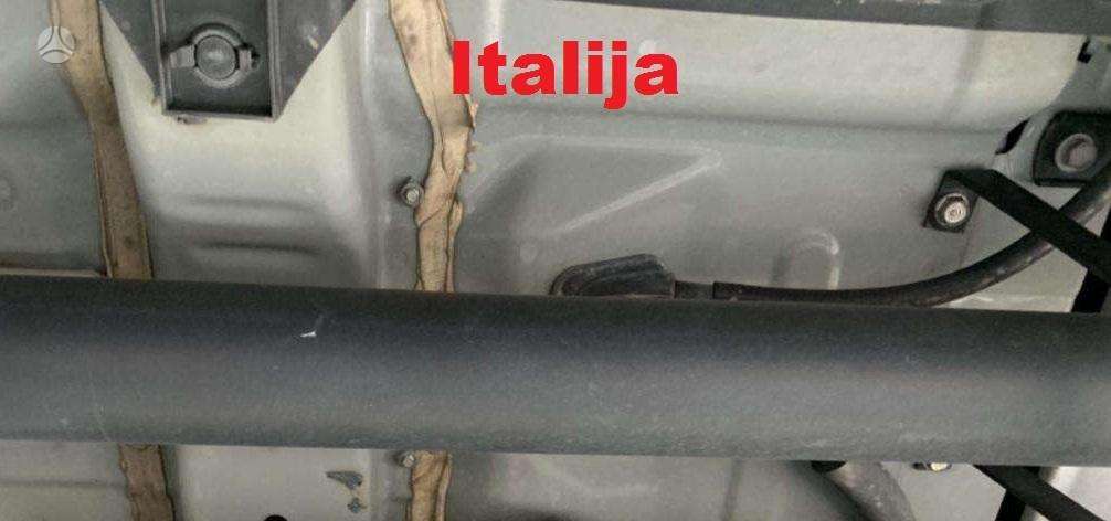 Toyota RAV4 - 1