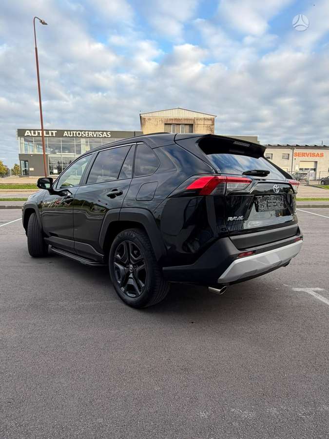 Toyota RAV4 - 8