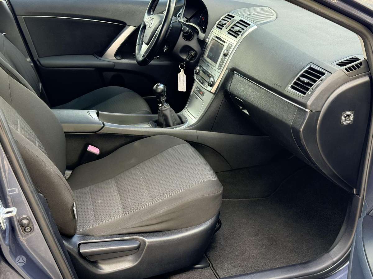 Toyota Avensis - 8