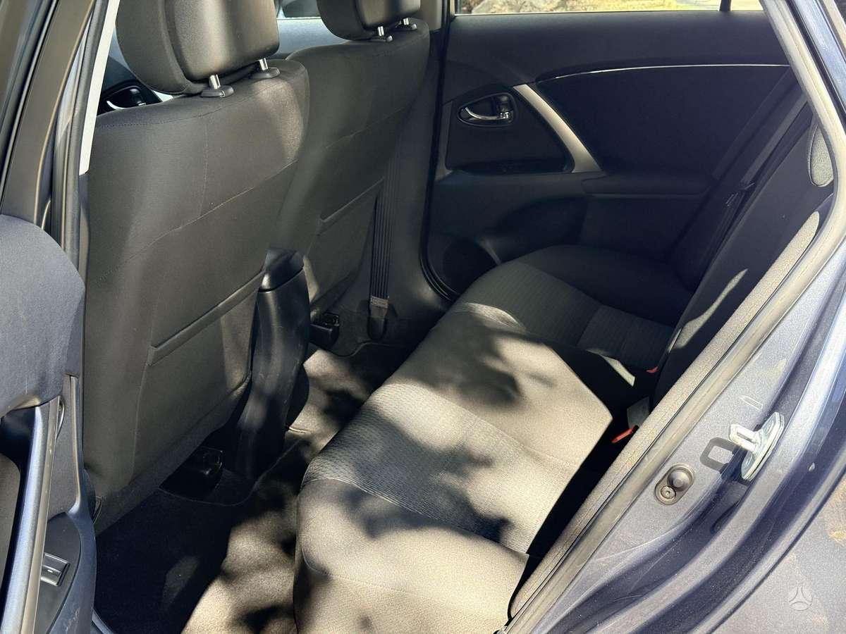 Toyota Avensis - 10