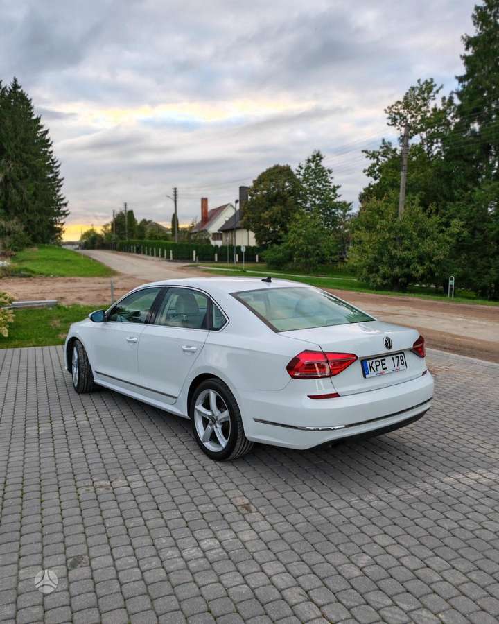 Volkswagen Passat - 4