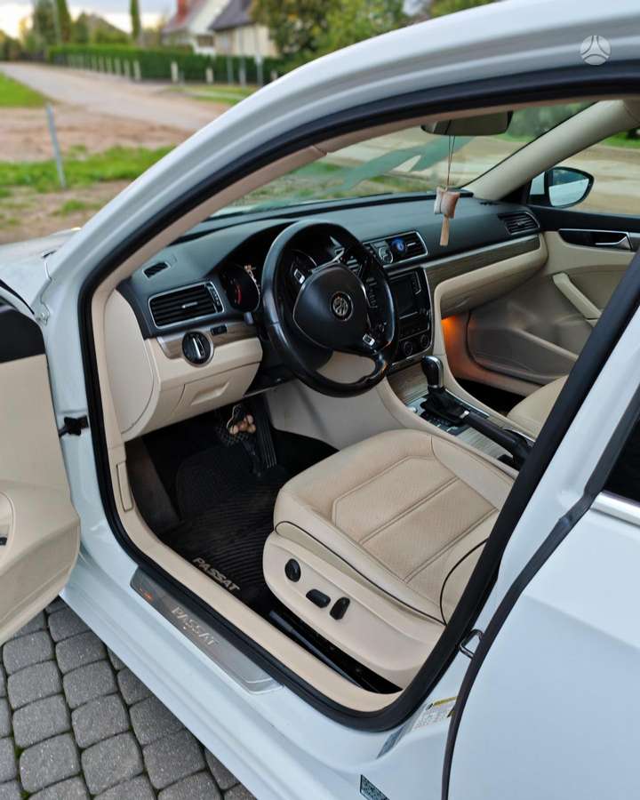 Volkswagen Passat - 11