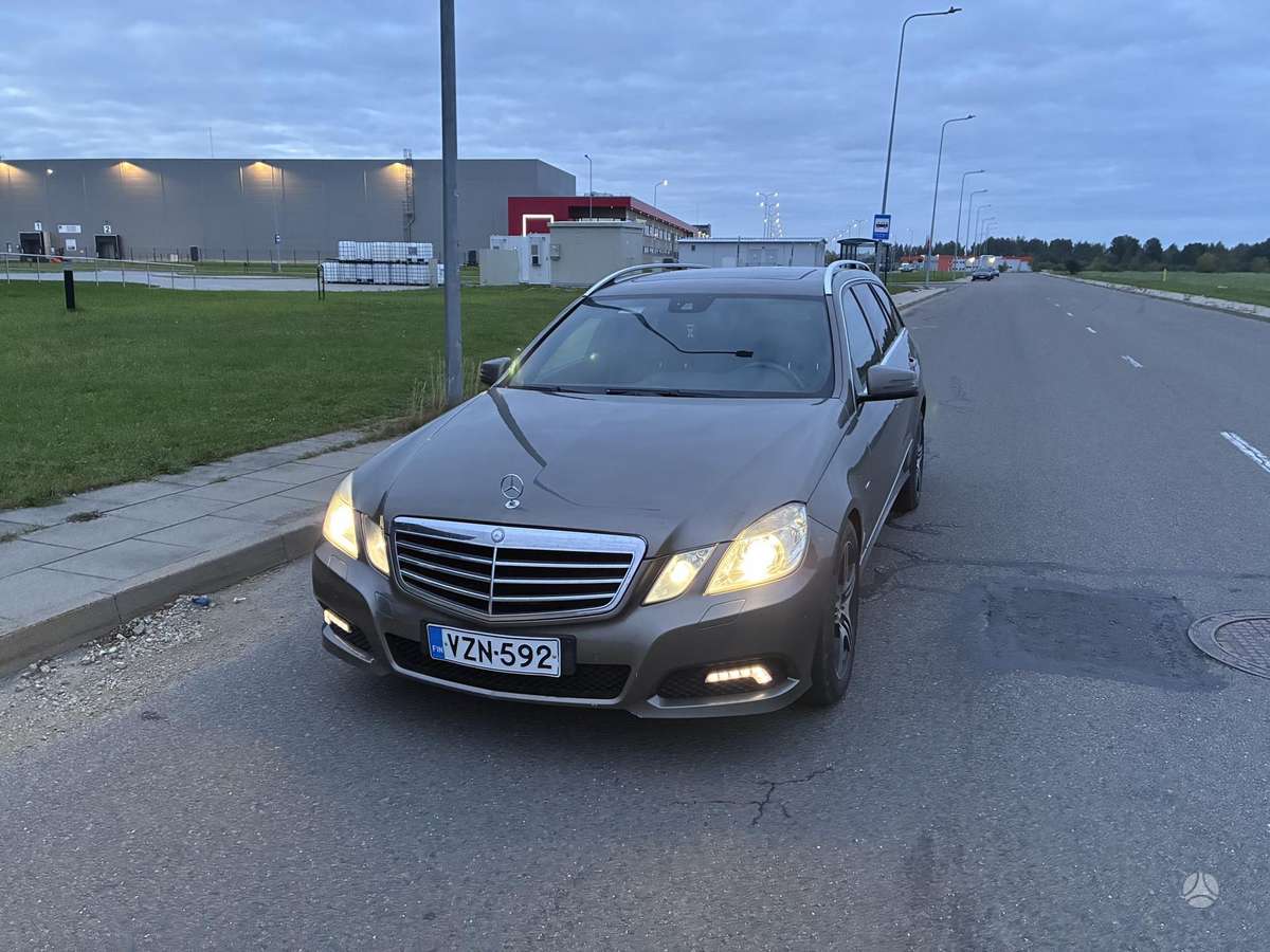 Mercedes-Benz E250 - 1