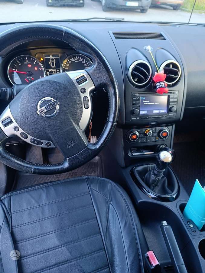 Nissan Qashqai+2 - 5