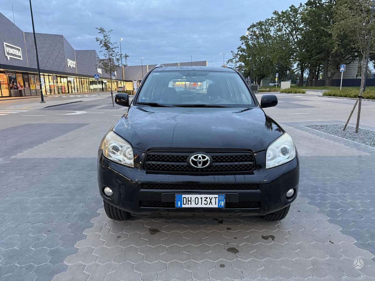 Toyota RAV4 - 1