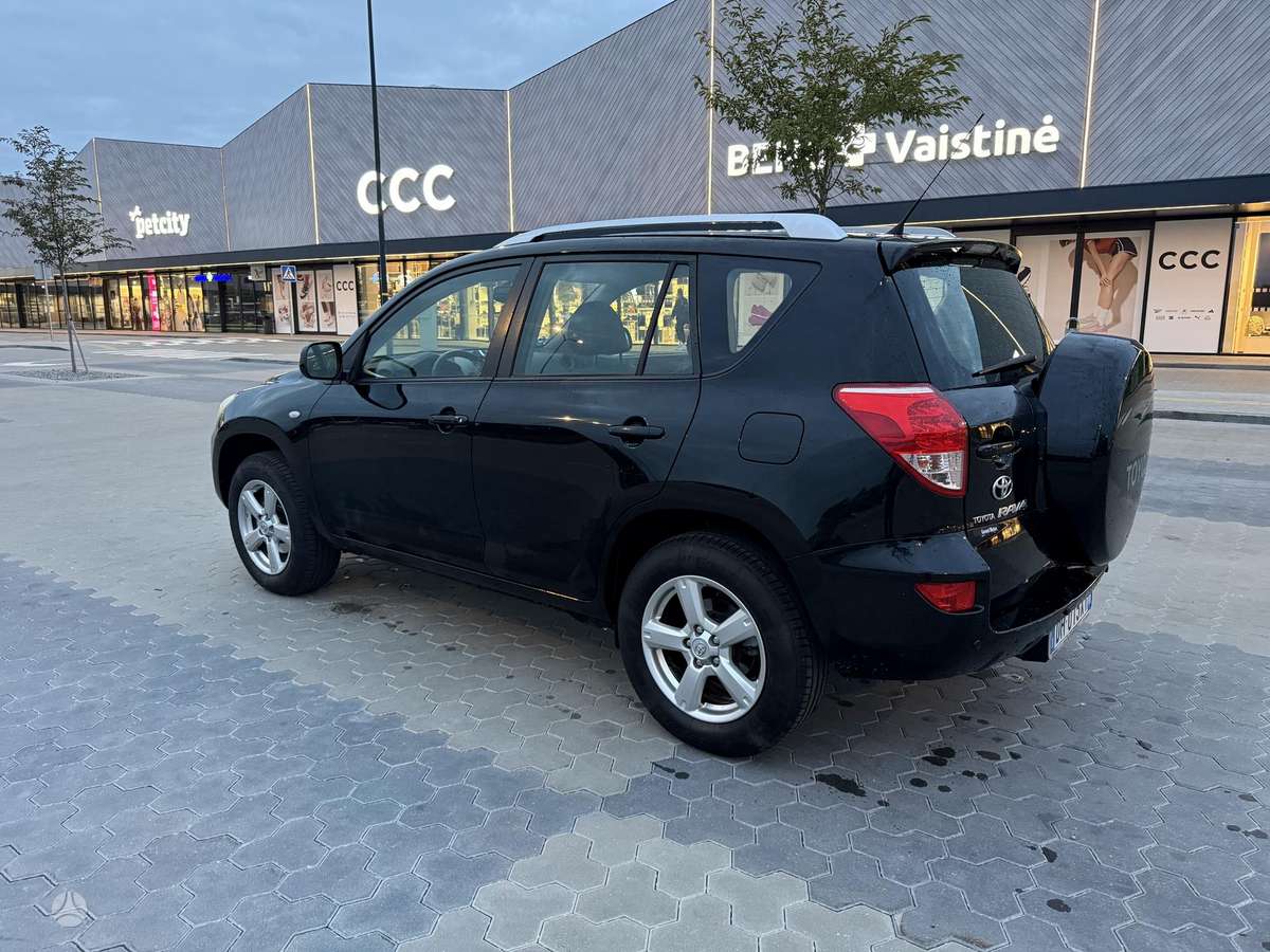 Toyota RAV4 - 4