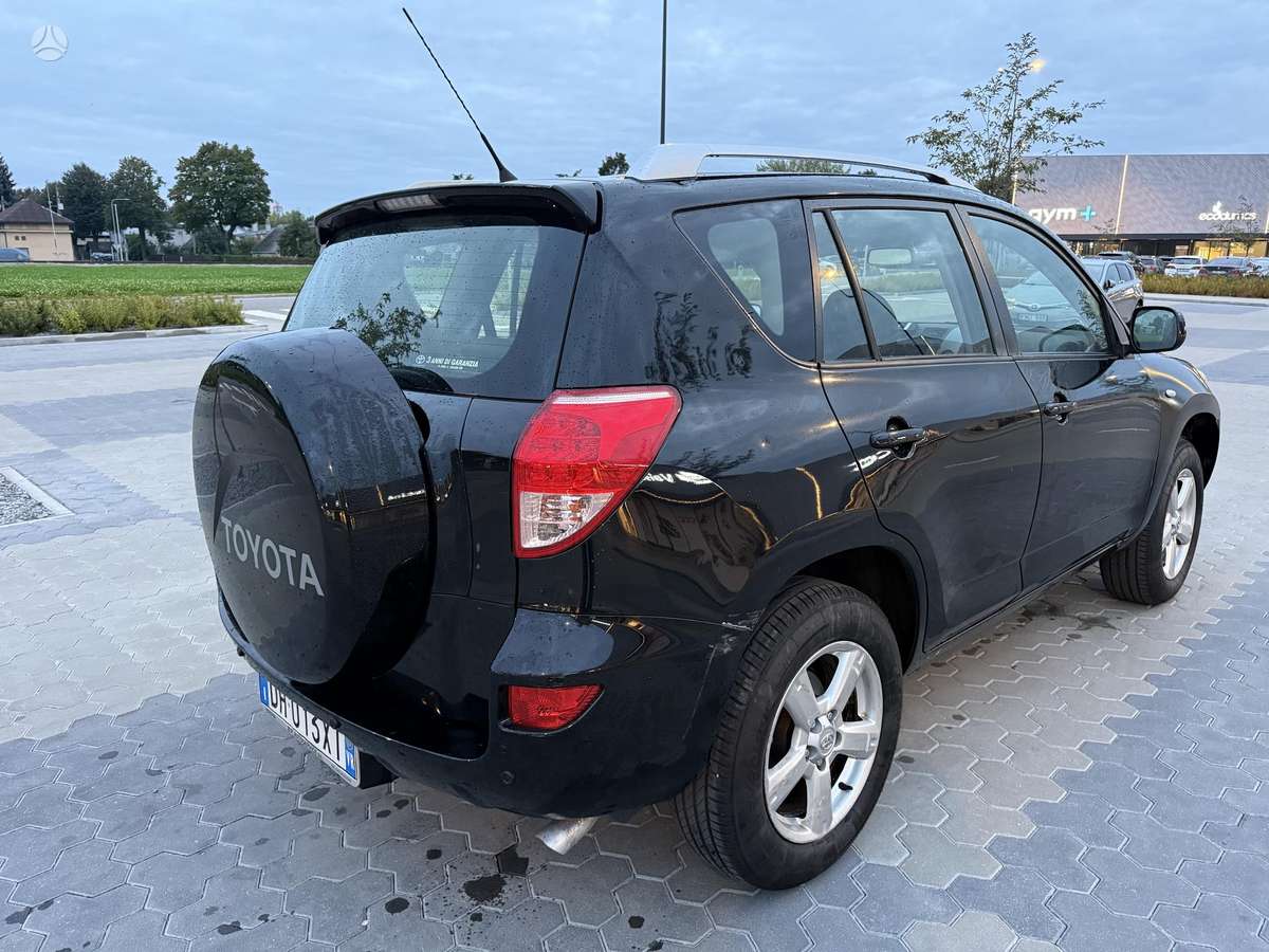 Toyota RAV4 - 6