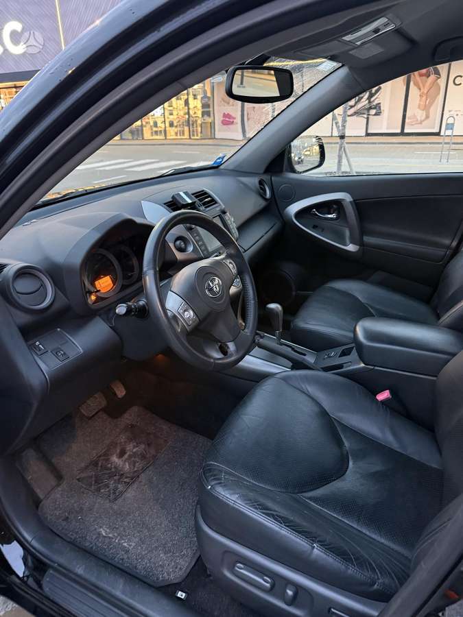 Toyota RAV4 - 10