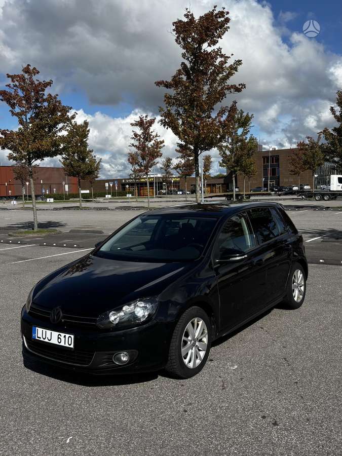 Volkswagen Golf - 1