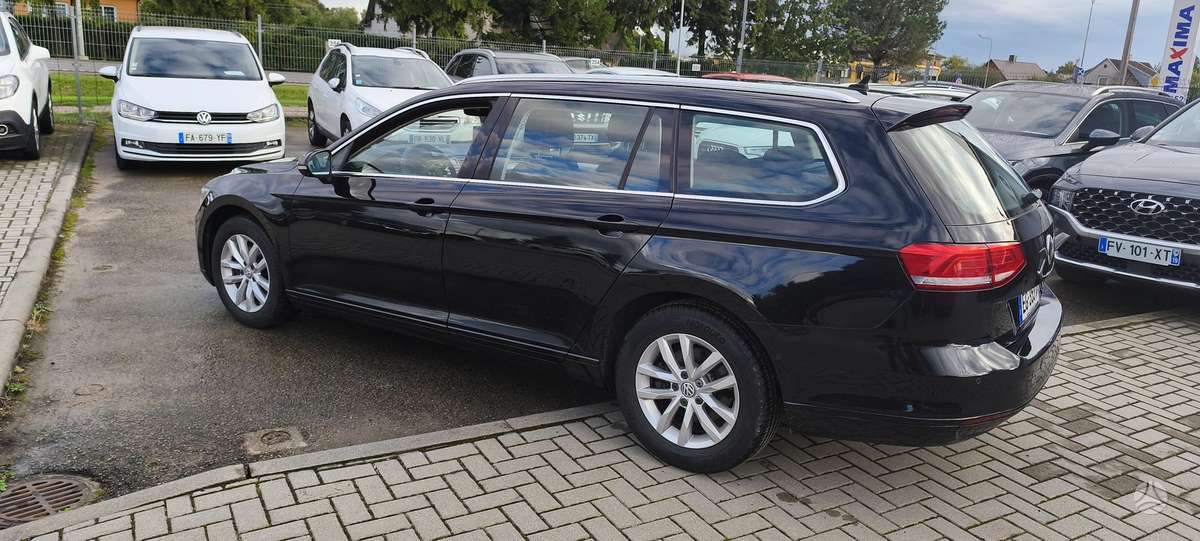Volkswagen Passat - 4