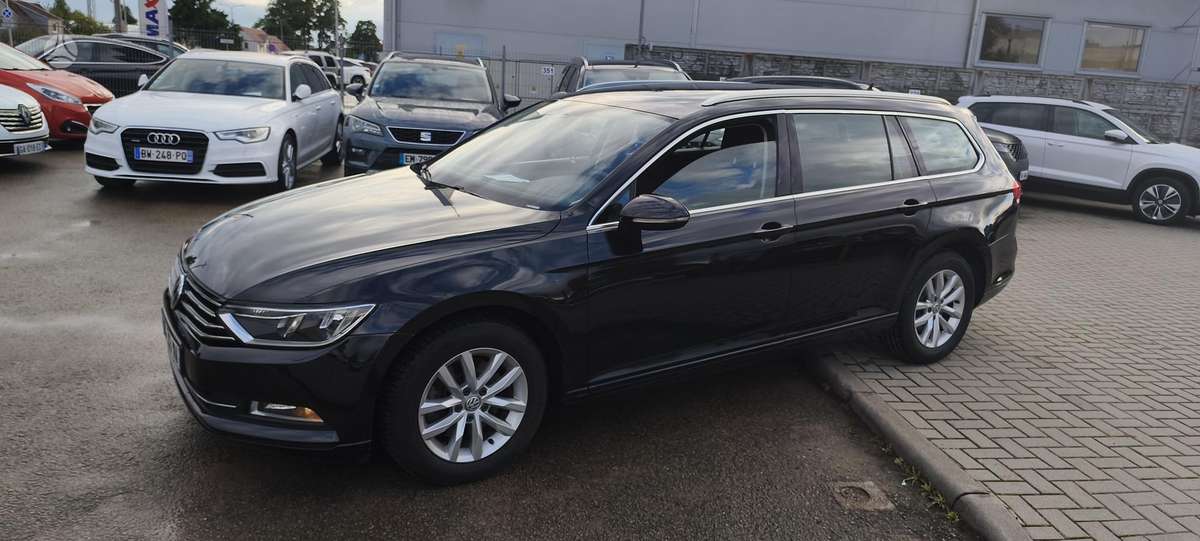 Volkswagen Passat - 1