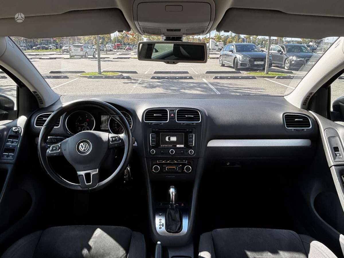 Volkswagen Golf - 8