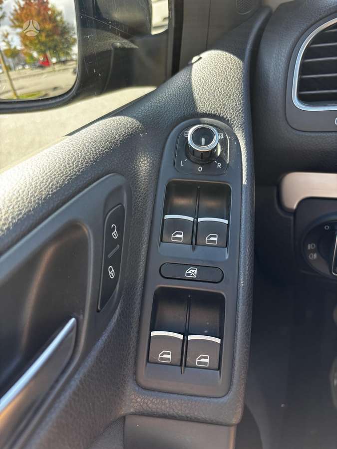 Volkswagen Golf - 12