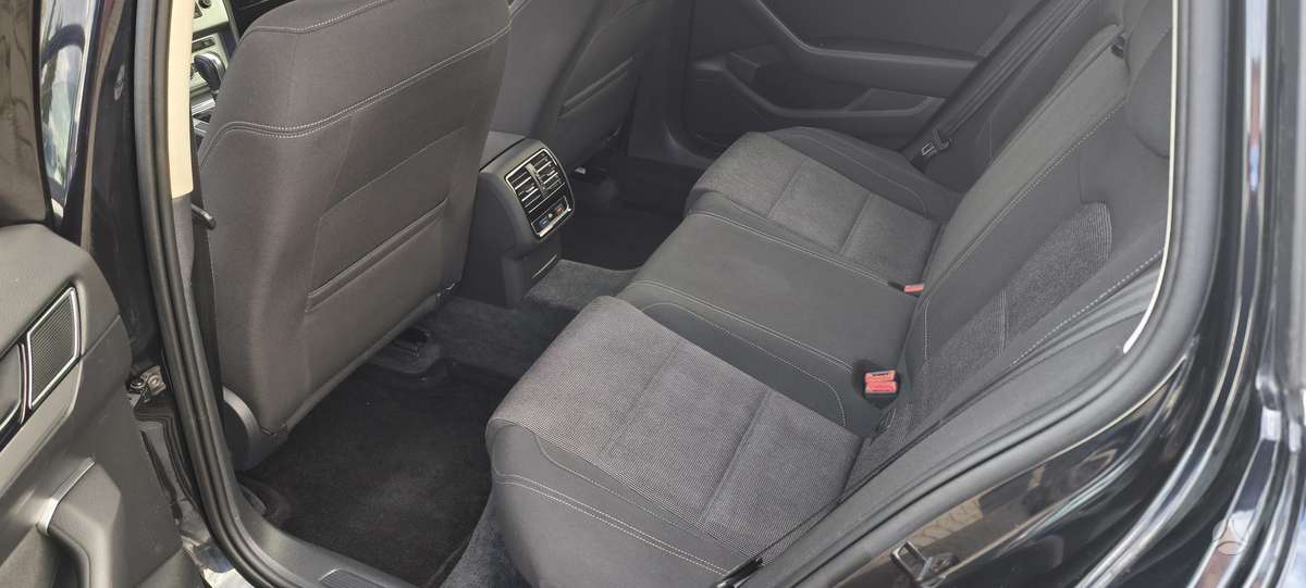 Volkswagen Passat - 10