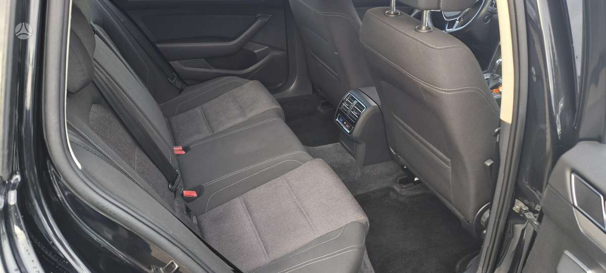 Volkswagen Passat - 12