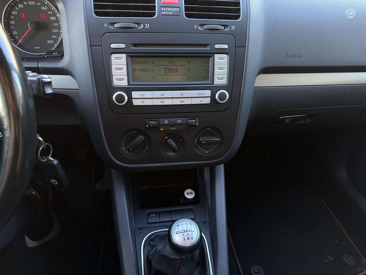 Volkswagen Golf - 8