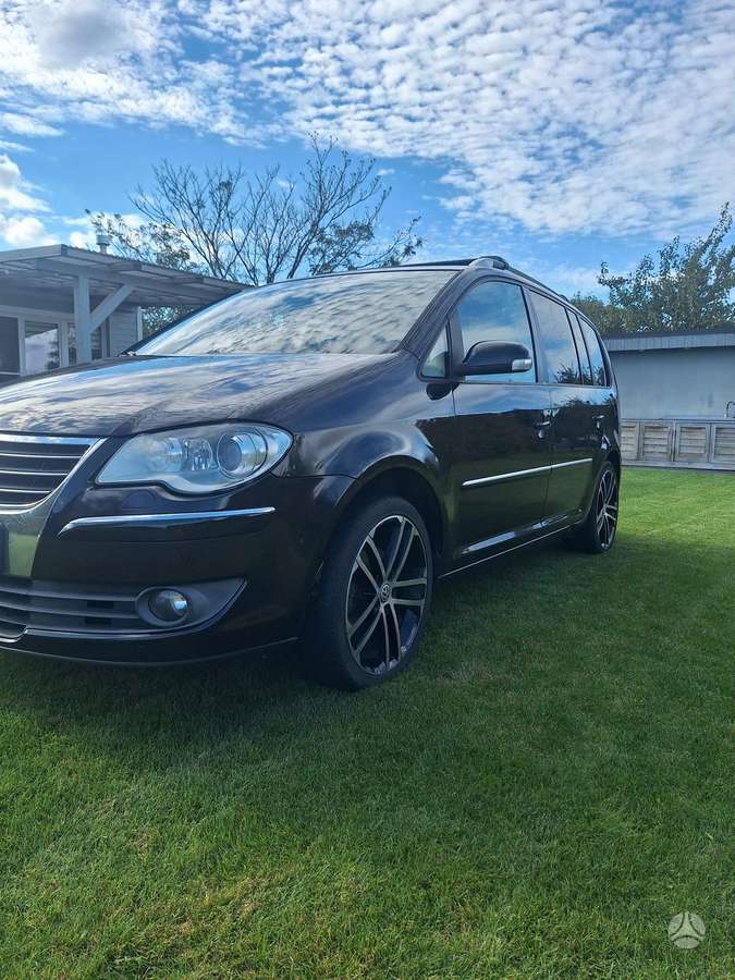 Volkswagen Touran - 1