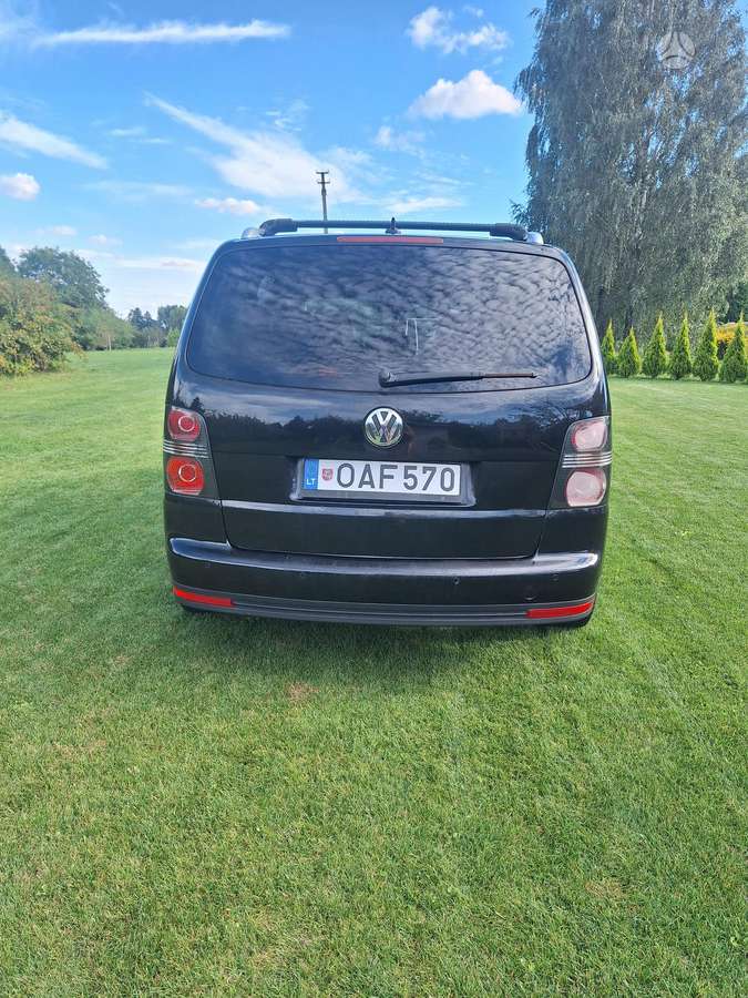 Volkswagen Touran - 4