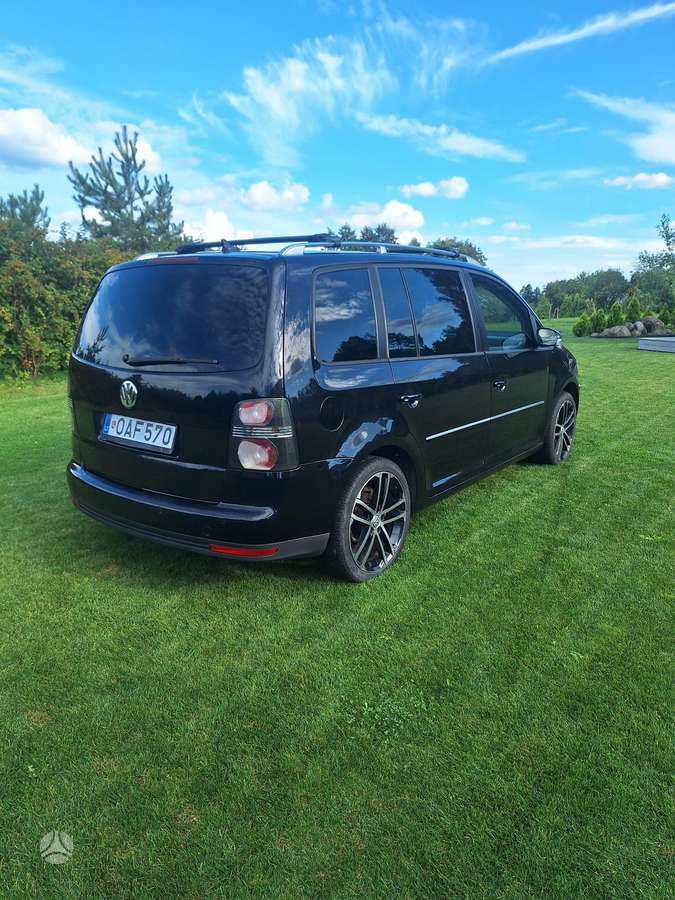 Volkswagen Touran - 5