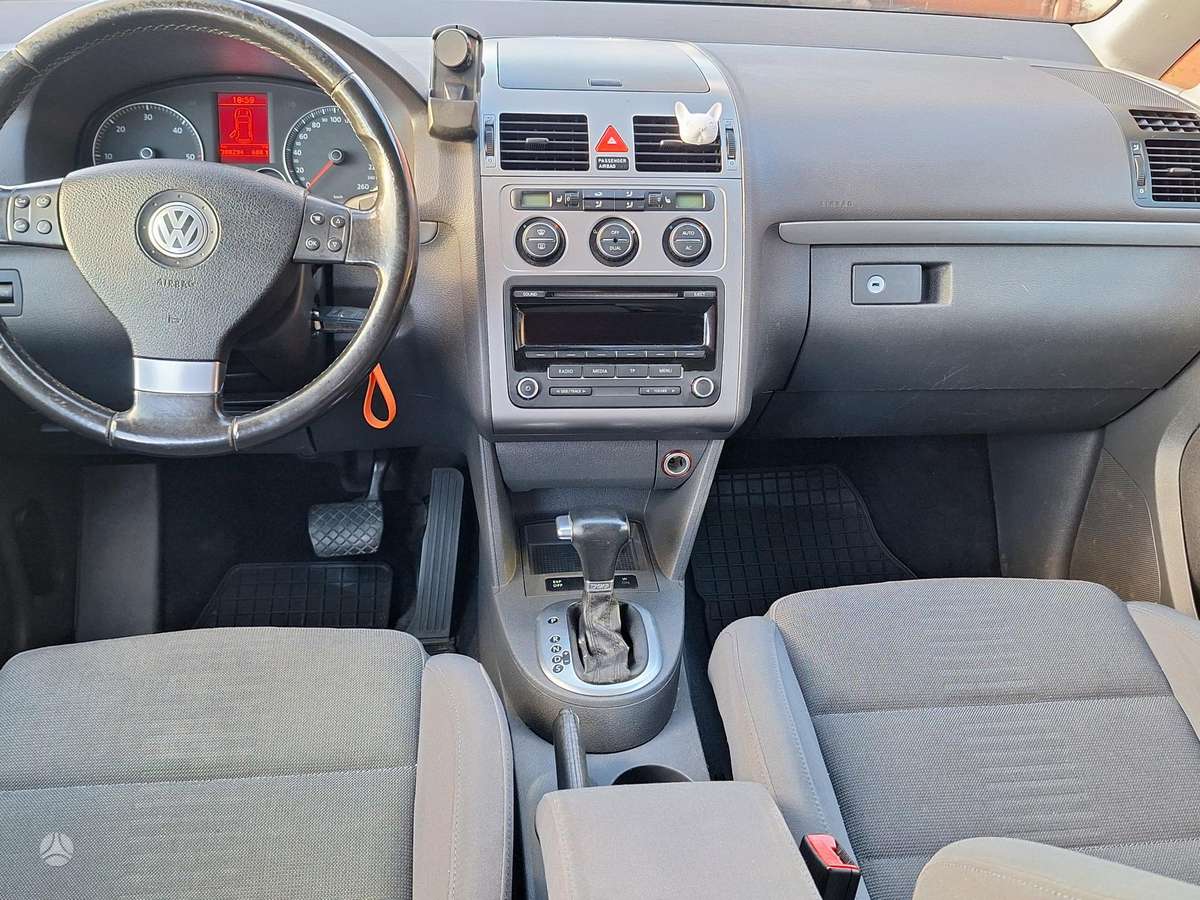 Volkswagen Touran - 9