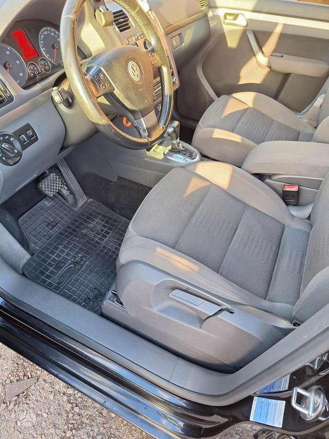 Volkswagen Touran - 10