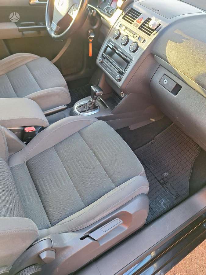 Volkswagen Touran - 11