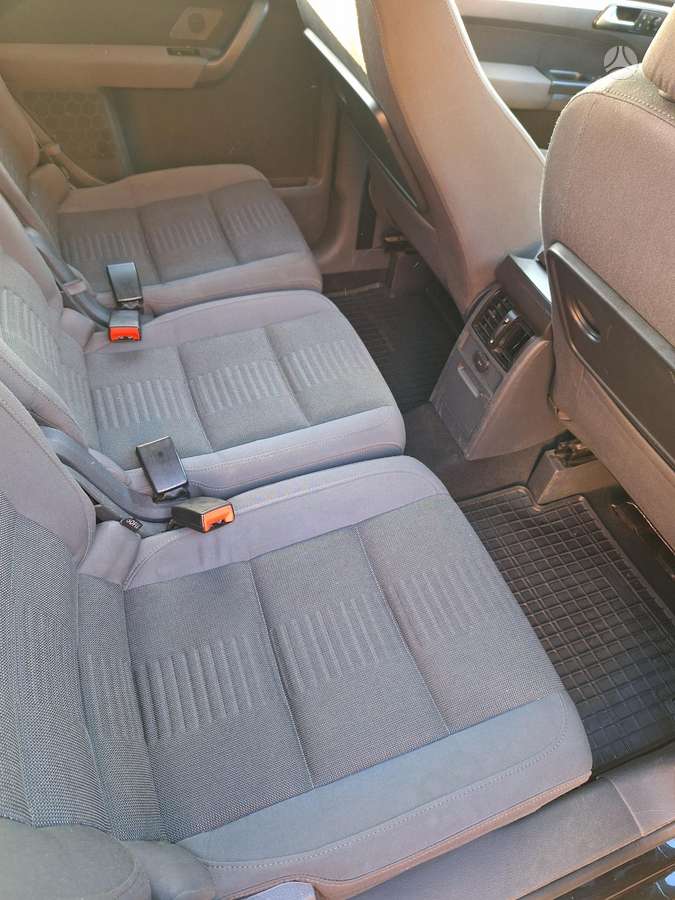 Volkswagen Touran - 12