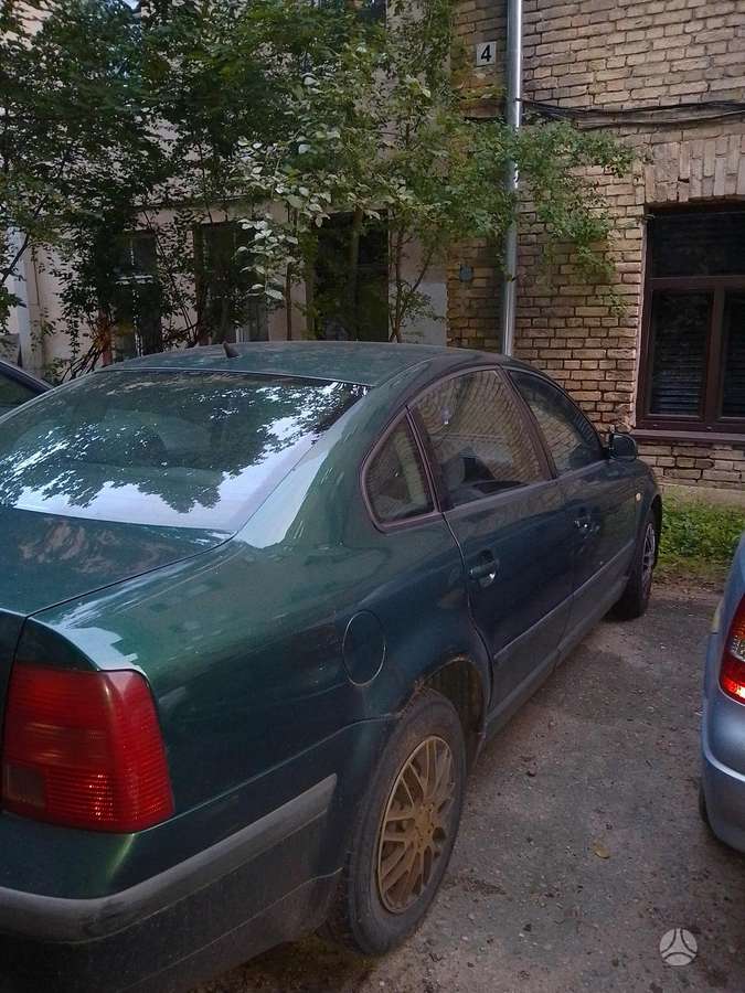Volkswagen Passat - 4