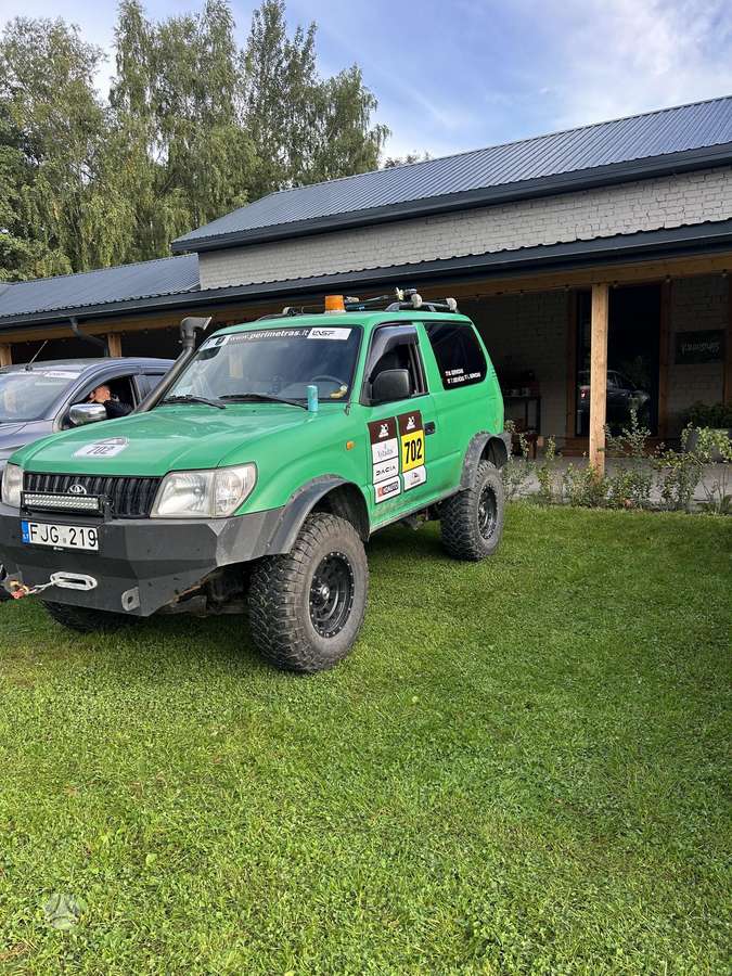 Toyota Land Cruiser - 4