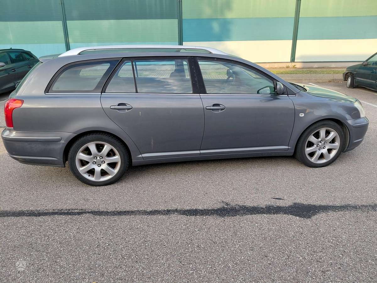 Toyota Avensis - 1