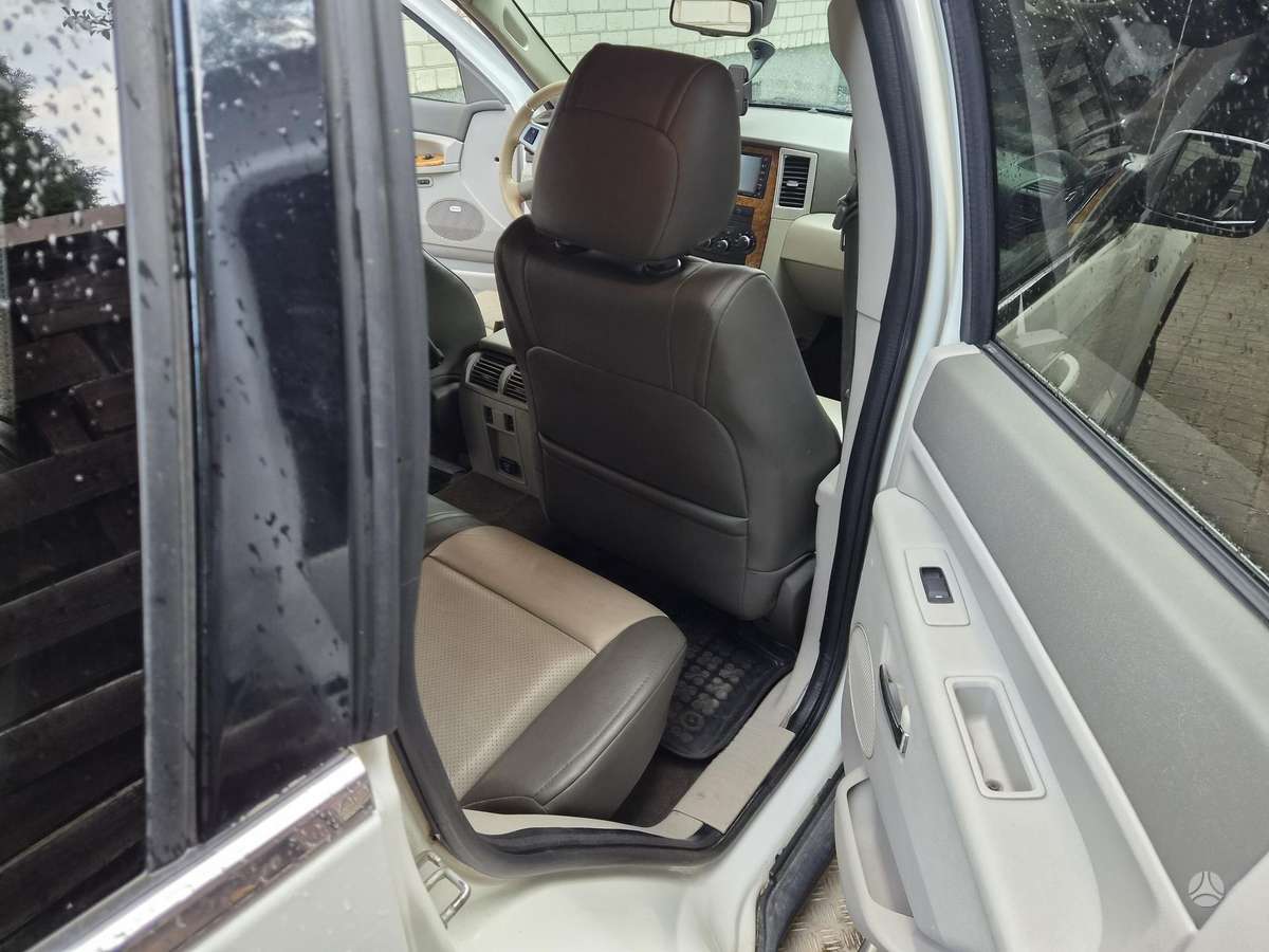Jeep Grand Cherokee - 9
