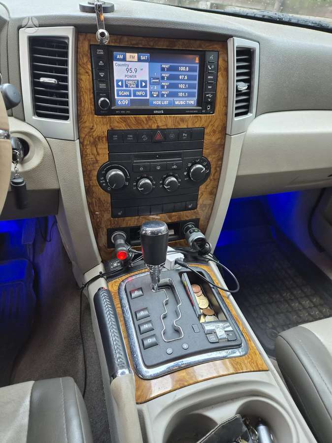 Jeep Grand Cherokee - 12