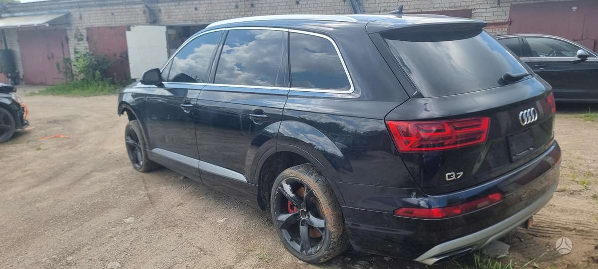 Audi Q7 - 7