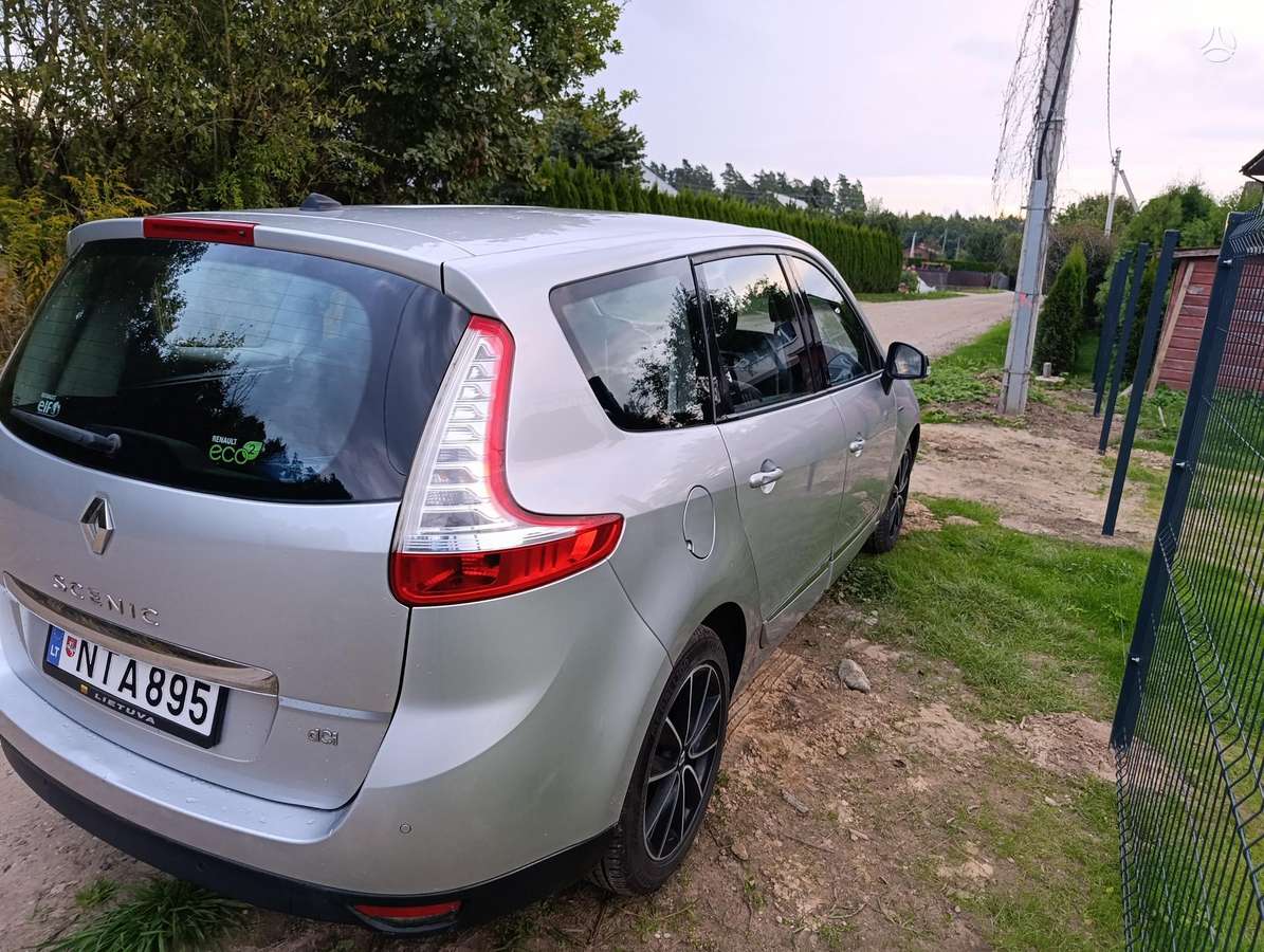 Renault Grand Scenic - 10