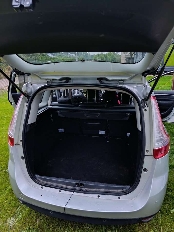 Renault Grand Scenic - 11