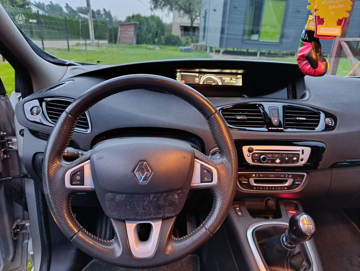 Renault Grand Scenic - 12