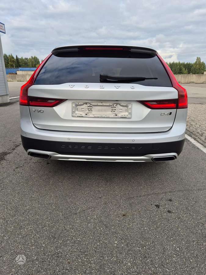Volvo V90 Cross Country - 6
