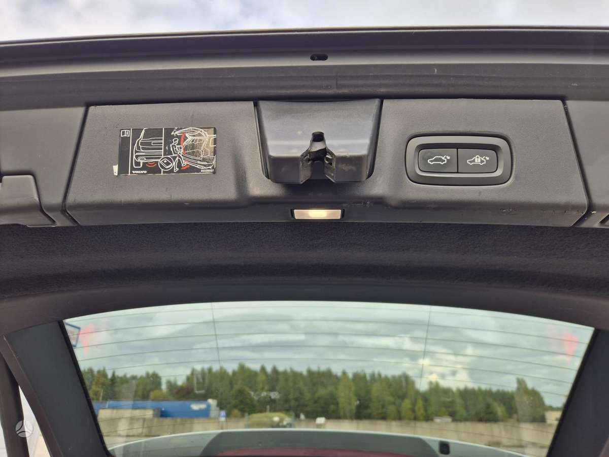 Volvo V90 Cross Country - 9