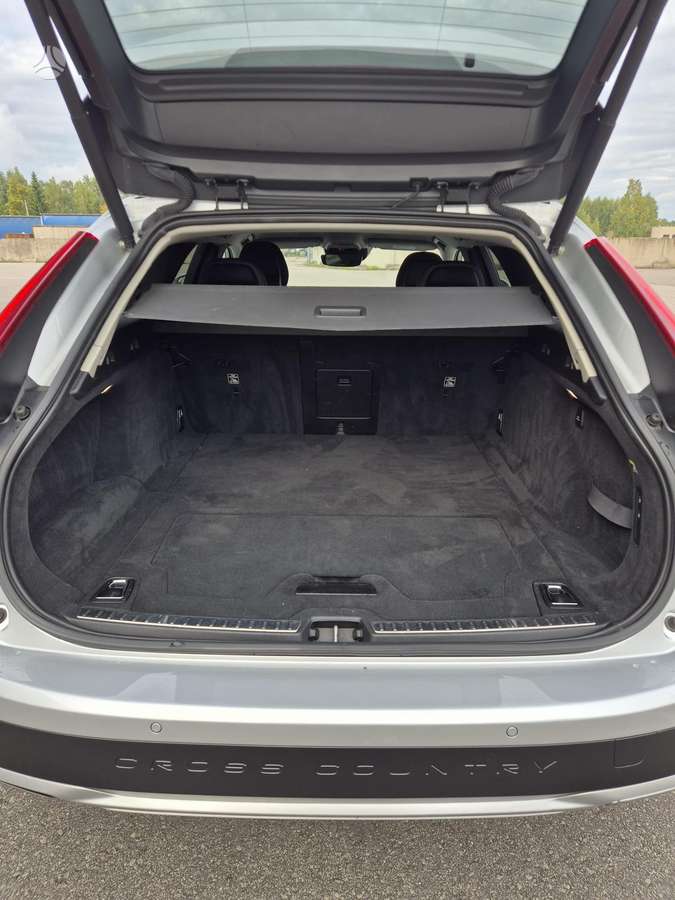 Volvo V90 Cross Country - 10