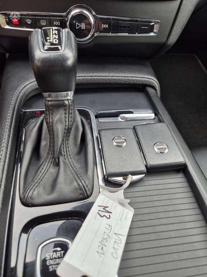 Volvo V90 Cross Country - 12