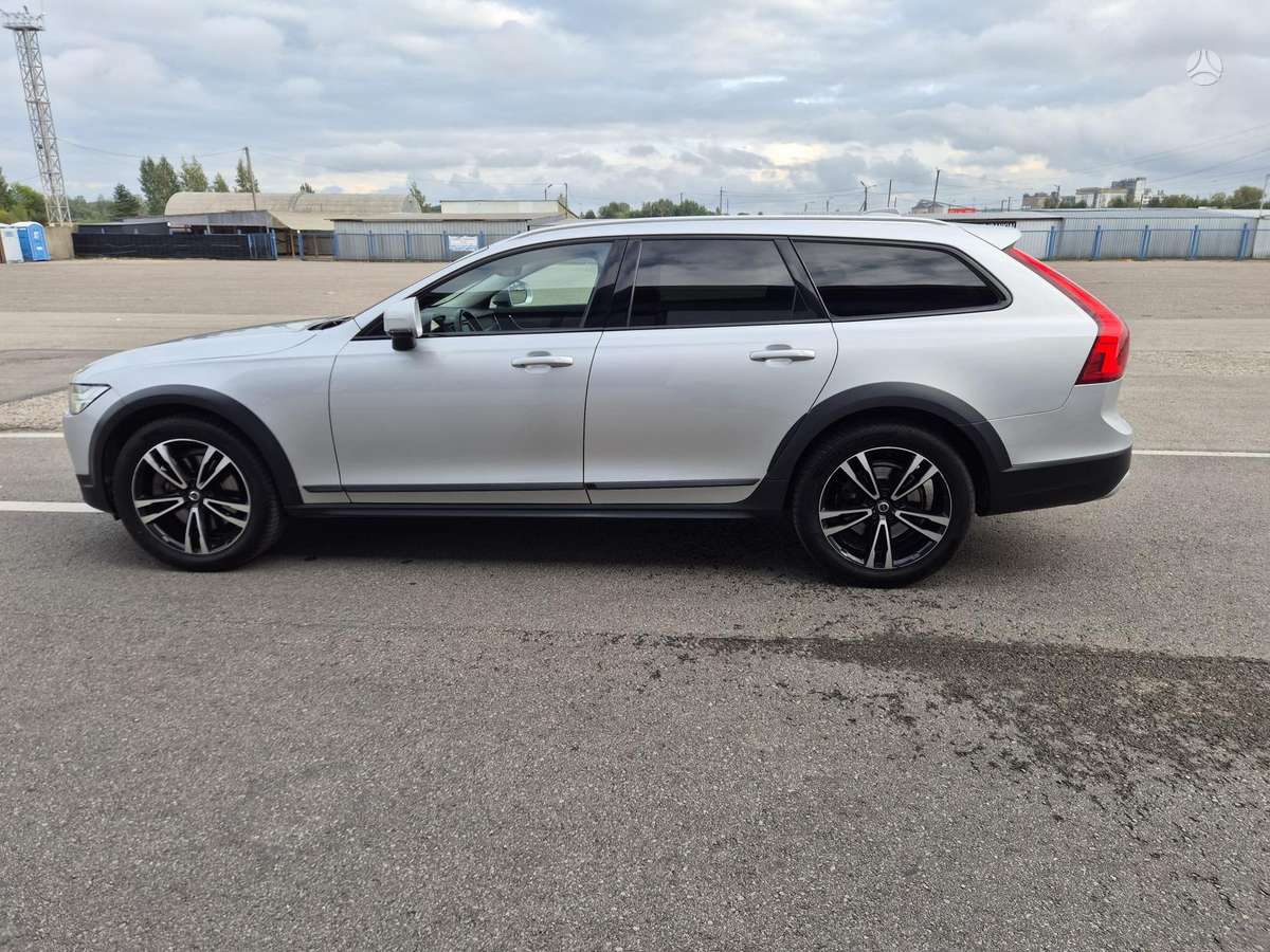 Volvo V90 Cross Country - 5