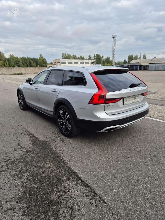 Volvo V90 Cross Country - 4