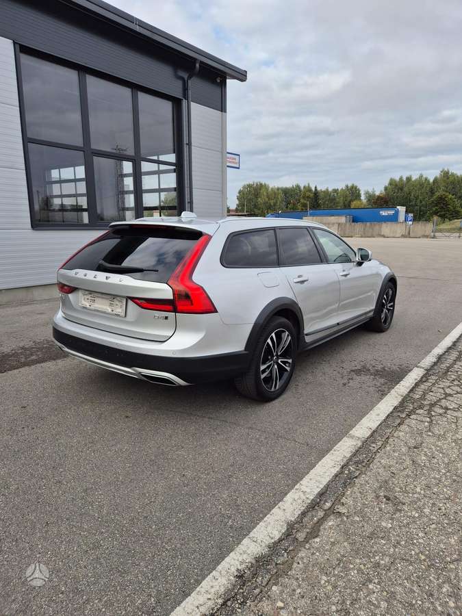 Volvo V90 Cross Country - 3
